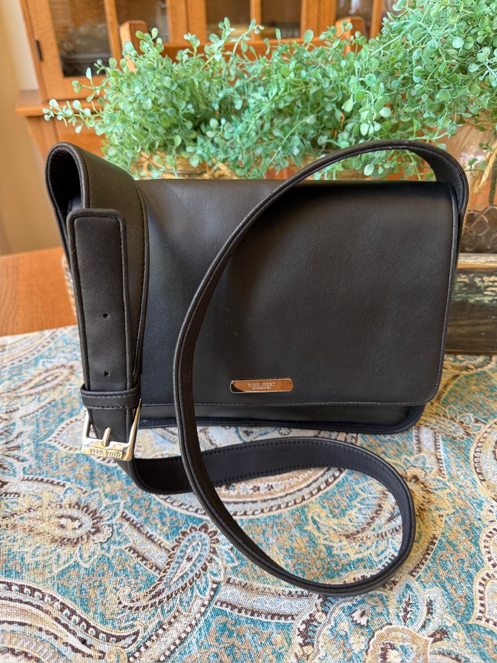 Nine West Black Shoulder Bag Built In Card Slots Adjustable Strap